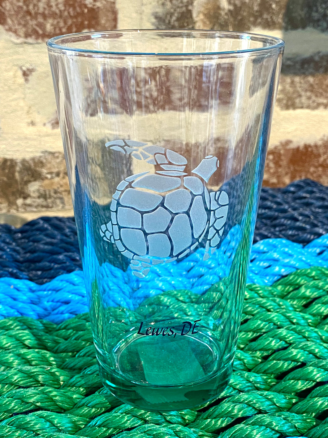 ETCHED TURTLE PINT GLASS
